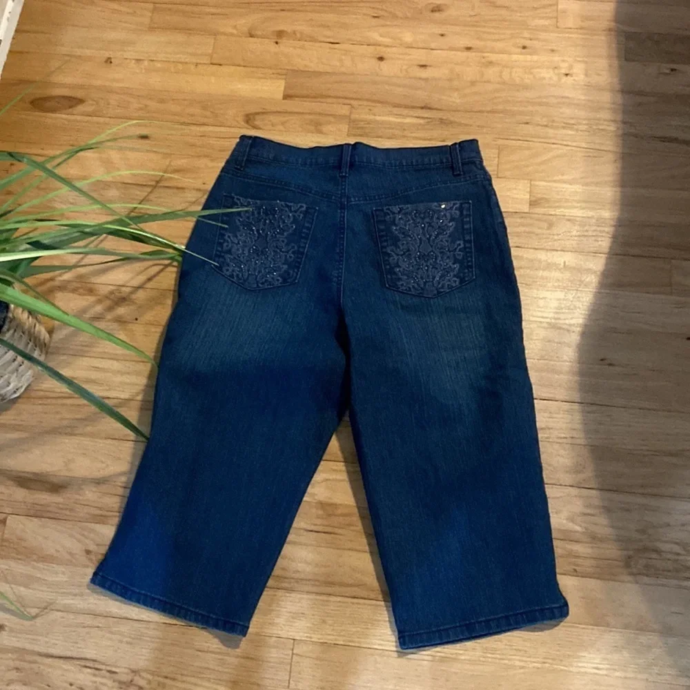 Beautiful size 10 capri jeans rhinestone pockets - Picture 3 of 4